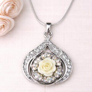 Silver Rhinestone Waterdrop Snap Necklace White Rose Flower Snap